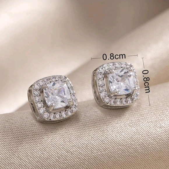 Elegant Silver Plated Stud Minimalist Earrings - Picture 3 of 4